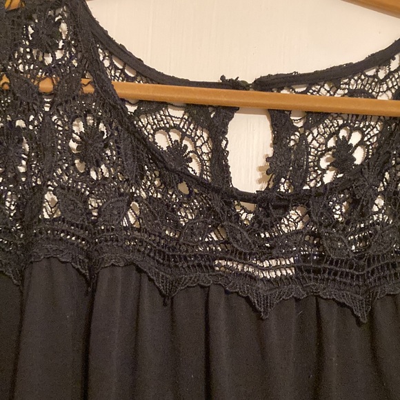 Rebellion black tunic with bell sleeve and lace shoulders - Picture 3 of 6